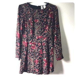 Red and Black Paisley Long-sleeved Dress